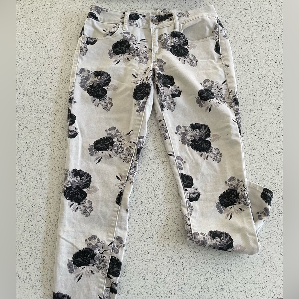 American Eagle Black Rose Print Women's Jeans Size 6
